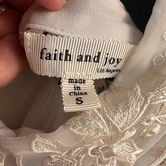 ✨ Faith and Joy Floral Sheer Blouse with Lace Collar small - Picture 13 of 14